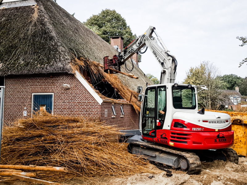 Geheel leegslopen boerderij Oosterhesselen
